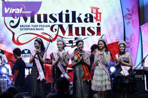 Setiap Malam Minggu, Pj Walikota Cheka Virgowansyah Ajak Masyarakat Nikmati Musik di Tepian Sungai Musi. Foto : viralsumsel.com /nto Setiap Malam Minggu, Pj Walikota Cheka Virgowansyah Ajak Masyarakat Nikmati Musik di Tepian Sungai Musi. Foto : viralsumsel.com /nto