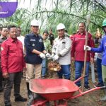 Bahagianya Petani OKI Panen Perdana Sawit Program PSR. Foto : viralsumsel.com /zep
