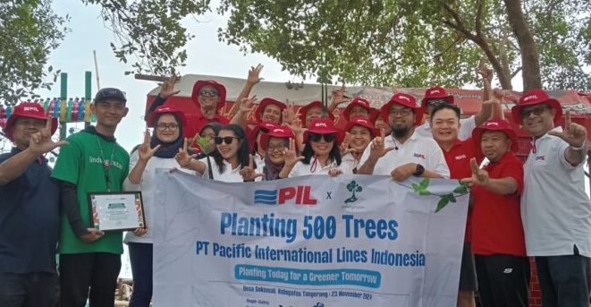 Kolaborasi Hijau: LindungiHutan Dukung Penghijauan PT Pacific International Lines Indonesia di Tangerang. Foto: viralsumsel.com
