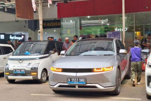 Taksi Listrik Evista Layanan Terbaik Antar Jemput Penumpang dari Rumah ke Bandara. Foto : viralsumsel.com