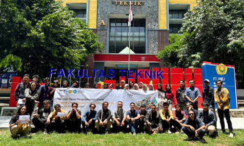 Terra Drone Indonesia Selenggarakan Pelatihan Pengoperasian Drone untuk Mahasiswa Universitas Jember. Foto: viralsumsel.com Terra Drone Indonesia Selenggarakan Pelatihan Pengoperasian Drone untuk Mahasiswa Universitas Jember. Foto: viralsumsel.com