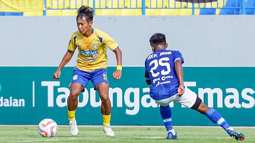 Gresik United Kalah di Kandang Sendiri. Foto : lib Gresik United Kalah di Kandang Sendiri. Foto : lib