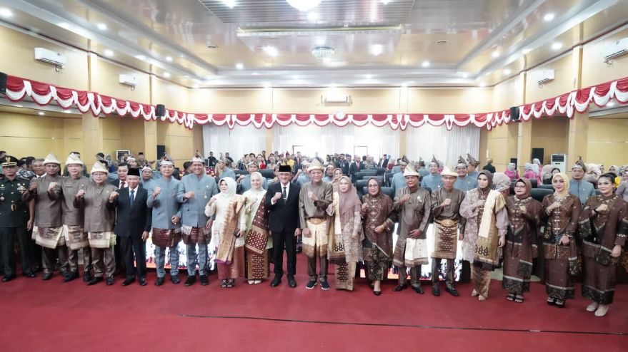 Dewan Perwakilan Rakyat Daerah (DPRD) Kabupaten OKU Timur menggelar Rapat Paripurna Istimewa dalam rangka memperingati Hari Ulang Tahun (HUT) Kabupaten OKU Timur ke 21 Tahun 2025. Foto : viralsumsel.com /lai