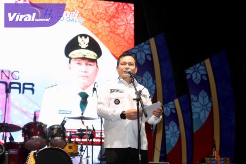 Pj Gubernur Elen Setiadi Hadiri Pertunjukan Drone Show Sambut Tahun Baru 2025 di Pelataran BKB. Foto : viralsumsel.com/ril