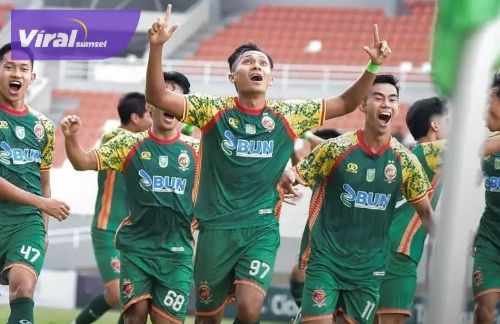 Penyerang Sriwijaya FC, Imam Witoyo nomor punggung 97 selebrasi usai cetak gol ke gawang FC Bekasi City pada menit ke 18. Foto : mosfc
