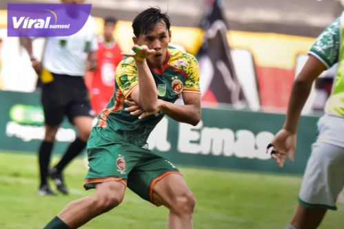 Pemain Sriwijaya FC selebrasi usai cetak gol ke gawang FC Bekasi City. Foto : igsfc