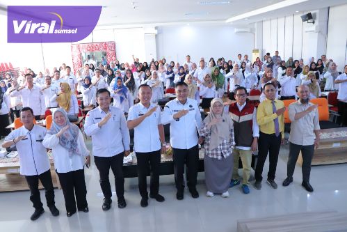 Sekda Palembang Aprizal Hasyim Buka Pelatihan dan Lomba Menulis, Diikuti Ratusan Guru di Palembang. Foto : viralsumsel.com /nto Sekda Palembang Aprizal Hasyim Buka Pelatihan dan Lomba Menulis, Diikuti Ratusan Guru di Palembang. Foto : viralsumsel.com /nto