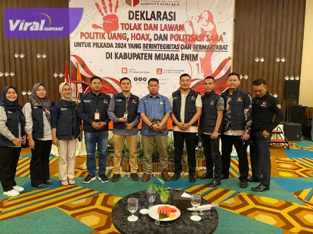 Bawaslu Muara Enim bersama Pj Bupati Ajak 4 Paslon Tolak Politik Uang. Foto : viralsumsel.com /fitrah
