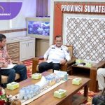 Sekretaris Daerah (Sekda) Provinsi Sumatera Selatan (Sumsel) Drs. H. Edward Candra, M.H, menerima audiensi Direktur Bank Sampah Indonesia, Hanardono di ruang kerjanya, Rabu (8/1/2025) sore. Foto : viralsumsel.com/win