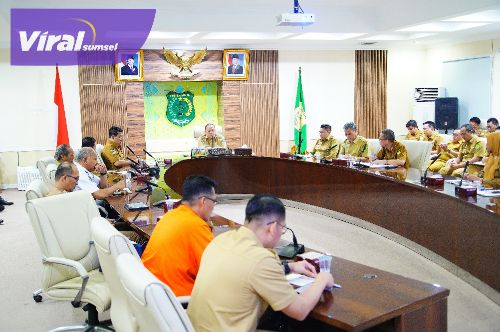 Penjabat (Pj) Bupati Musi Banyuasin H Sandi Fahlepi mengumpulkan pegawai di lingkungan Pemerintah Kabupaten Musi Banyuasin untuk mengikuti Rapat Staf Jajaran Pemkab Muba Tahun 2025. Foto : viralsumsel.com /dev