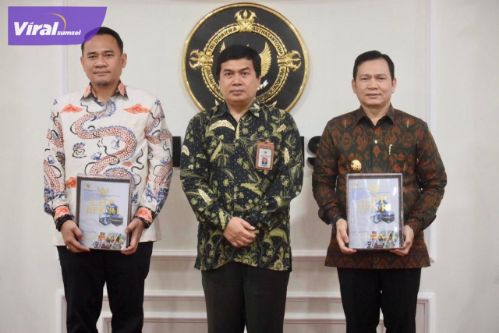Pj Gubernur Sumsel Elen Setiadi Terima LHP APBD Tahun Anggaran 2023 Semester 1 Tahun 2024 dari BPK RI. Foto: viralsumsel.com /win