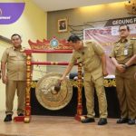 Penjabat (Pj) Walikota Palembang, Cheka Virgowansyah menghadiri acara Kick Off Meeting Musyawarah Perencanaan Pembangunan (Musrenbang) Kelurahan Tahun 2025 di Kecamatan Ilir Timur 1, Selasa (14/1/2025). Foto : viralsumsel.com /nto