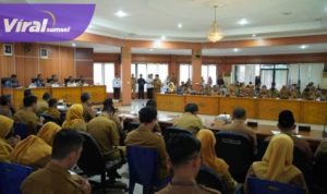 Pemerintah Kabupaten Ogan Komering Ilir (OKI) menggelar Rapat Koordinasi Persiapan Pelantikan dan Sinkronisasi Visi dan Program Prioritas serta Transisi Pemerintahan Bupati dan Wakil Bupati Terpilih Periode 2025-2030 H. Muchendi Mahzareki, S.E., M.Si – Supriyanto, SH.. Foto : viralsumsel.com / zep
