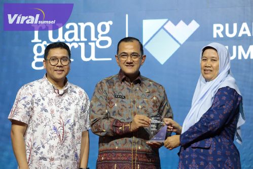 Sekretaris Daerah (Sekda) Provinsi Sumatera Selatan (Sumsel) Drs H  Edward Candra MH menghadiri Ruangguru Submit 2025. Foto : viralsumsel.com /win