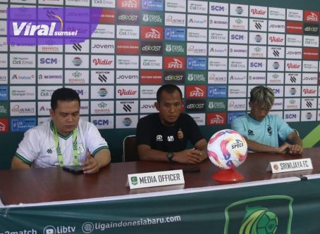 Asisten Pelatih Sriwijaya FC, Amirul Mukminin, dalam,sesi jumpa pers jelang lawan PSMS Medan. Foto : mo sfc