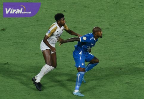 Potret pertandingan Persib Bandung vs Dewa United. Foto : igpersib