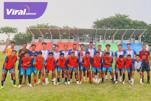 PersiOKUT pada laga uji coba lawan SMJ Sidodadi di Stadion Tebatsari, Kota Martapura, Kabupaten OKU Timur, Minggu, 19 Januari 2025 kemarin. Foto : viralsumsel.com /asa