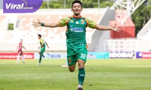 Penyerang Sriwijaya FC, Fachri Ruzzaman Alhayani selebrasi usai cetak gol ke gawang Nusantara United FC. Foto : mosfc