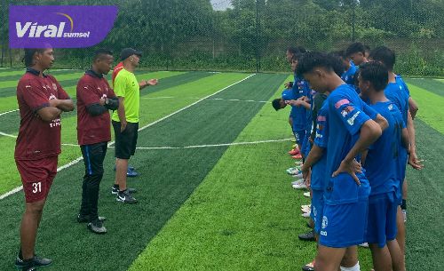 Para pemain PS Palembang saat melakukan latihan di SPD Mini Soccer Palembang. Foto : viralsumsel.com /asa