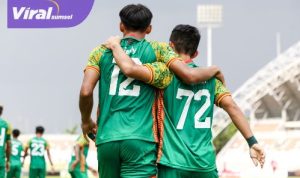 Para pemain Sriwijaya FC selebrasi usai cetak gol ke gawang Nusantara United pada laga kedua Playoff Degradasi Liga 2.. Foto : mosfc