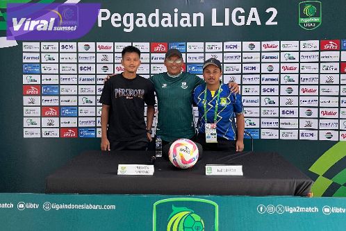 Pelatih Persikota Tangerang, Miftahudin saat jumpa pers sebelum laga Persikota vs Sriwijaya FC di Media Center, Stadion Benteng Reborn, Tangerang, Rabu, 29 Januari 2025 siang. Foto : mosfc