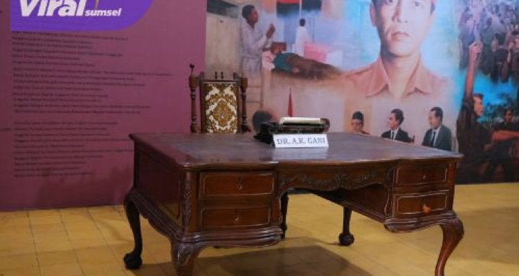 Pj Wali Kota Palembang, Cheka Virgowansyah membuka kegiatan Pameran Photo dan Arsip Tokoh-Tokoh Pejuang Kemerdekaan di Museum Pahlawan Nasional Mayjend TNI (purn) dr. AK.Gani, Jl. MP. Mangkunegara, Kamis (30/1/2025). Foto : viralsumsel.com /nto