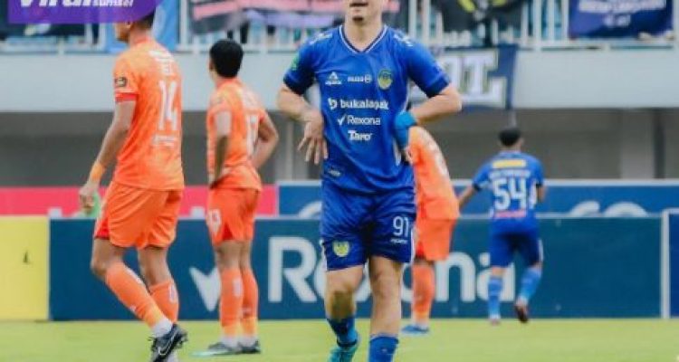 Rafael De Sa Rodrigues penyerang PSIM Yogyakarta selebrasi usai cetak gol ke gawang Persiraja. Foto : igpsim