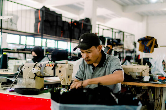 Pelaku Usaha Konveksi Tas Keluhkan Membanjirnya Tas Impor. Foto: viralsumsel.com