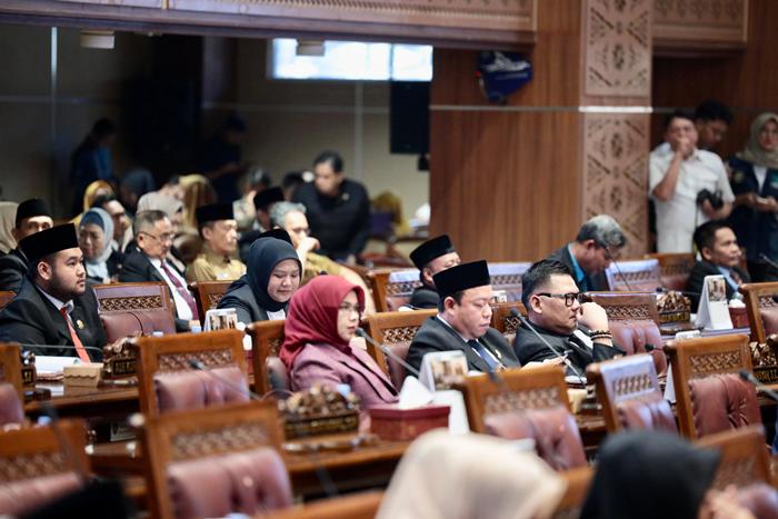 Rapat Paripurna DPRD Sumsel Agenda Penyampaian Laporan Hasil Pelaksanaan Kegiatan Reses Tahap II 2025 Pimpinan dan Anggota. Foto : viralsumsel.com /ril