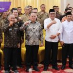 Bupati dan Wakil Bupati terpilih dalam Pilkada Serentak 2024, M Toha dan Kyai Rohman, menggelar rapat staf pertama mereka di Guest House Griya Bumi Serasan Sekate pada Jumat (31/1/2025). Foto : viralsumsel.com /dev