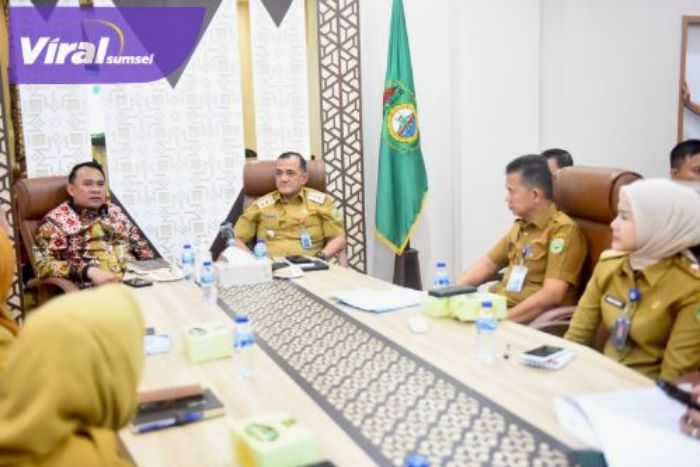Sekda Edward Candra Bersama Ketua DPRD Sumsel Hadiri Rakor Persiapan Pelantikan Kepala Daerah Serentak Tahun 2024. Foto : viralsumsel.com/win Sekda Edward Candra Bersama Ketua DPRD Sumsel Hadiri Rakor Persiapan Pelantikan Kepala Daerah Serentak Tahun 2024. Foto : viralsumsel.com/win