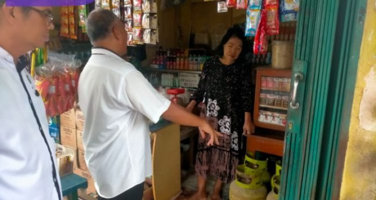 Warga Kabupaten Musi Banyuasin (Muba) menyambut baik keputusan pemerintah untuk mengizinkan pengecer menjual gas LPG 3 kg (gas melon). Foto : viralsumsel.com /dev