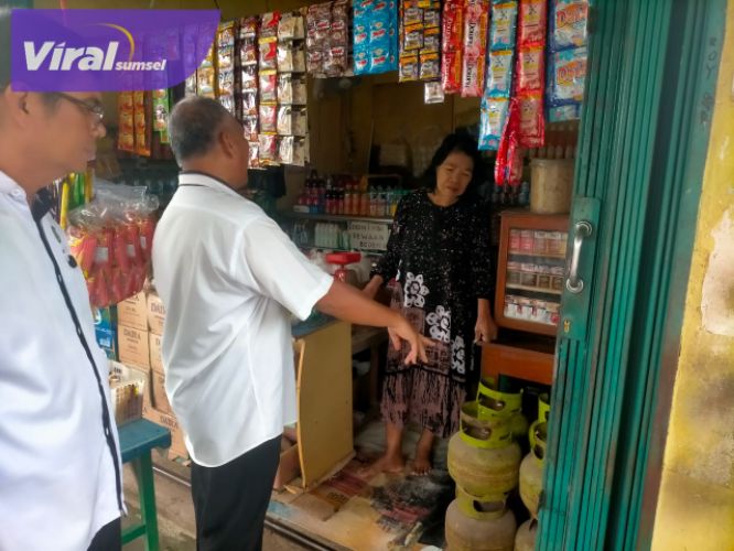 Warga Kabupaten Musi Banyuasin (Muba) menyambut baik keputusan pemerintah untuk mengizinkan pengecer menjual gas LPG 3 kg (gas melon). Foto : viralsumsel.com /dev