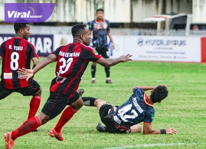 Persipura Jayapura Nyaris Tumbang, Striker Senior Boaz Solossa Jadi Penyelamat. Foto : lib