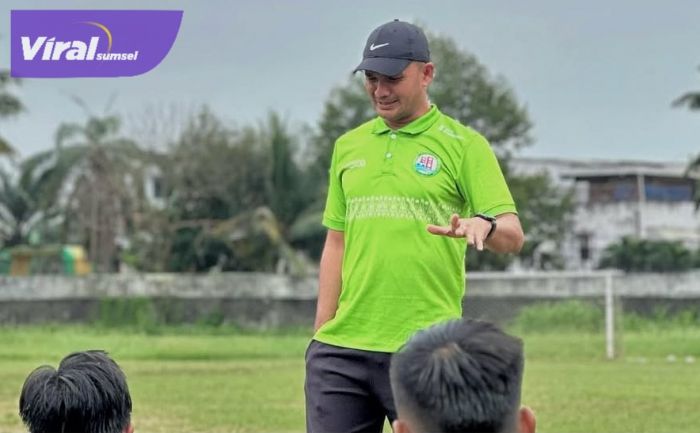 Jarot Pelatih Kepala PS Palembang di ajang Liga 4 Zona Sumsel 2024/2025. Foto : viralsumsel.com .asa