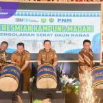 Penjabat (Pj) Gubernur Sumatera Selatan (Sumsel) Elen Setiadi, S.H., M.S.E meresmikan kampung Madani pengolahan serat daun nanas di desa Tanjung Bunut, Kecamatan Belida Darat, Kabupaten Muara Enim,  Selasa (4/2/2025) pagi. Foto : viralsumsel.com /win