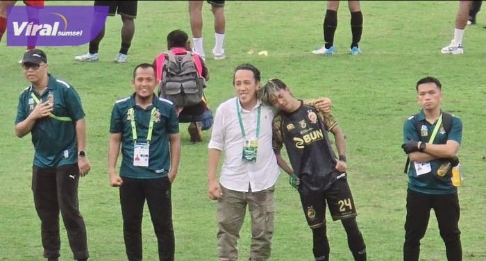 Manajer Bayangan Sriwijaya FC bersama kapten Sriwijaya FC, Tomy Darmawan. Foto : mosfc