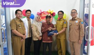 Pj Bupati OKI, Asmar Wijaya meninjau pelaksanaan program CKG di Puskesmas Pematang Panggang IV, Desa Sumbu Sari, Kecamatan Mesuji Raya, Kabupaten OKI, Senin (10/2). Foto : viralsumsel.com /zep