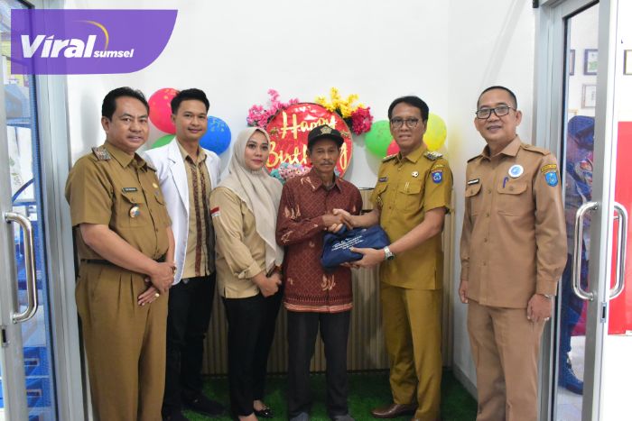 Pj Bupati OKI, Asmar Wijaya meninjau pelaksanaan program CKG di Puskesmas Pematang Panggang IV, Desa Sumbu Sari, Kecamatan Mesuji Raya, Kabupaten OKI, Senin (10/2). Foto : viralsumsel.com /zep