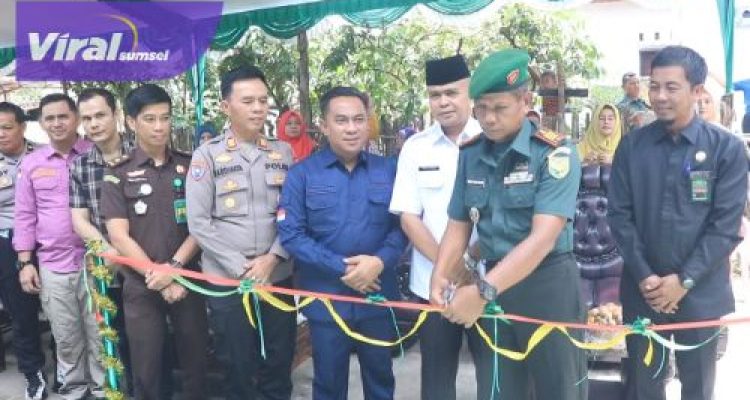 Sinergi Pemerintah dan TNI, Warga Prabumulih Kini Bisa Tinggal di Rumah Lebih Nyaman. Foto : viralsumsel.com /man