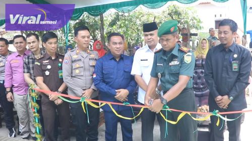 Sinergi Pemerintah dan TNI, Warga Prabumulih Kini Bisa Tinggal di Rumah Lebih Nyaman. Foto : viralsumsel.com /man