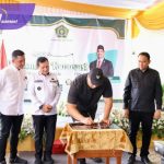 enteri Pemuda dan Olahraga (Menpora) RI, Dito Ariotedjo, bersama Penjabat (Pj) Gubernur Sumatera Selatan, Elen Setiadi, meresmikan renovasi Madrasah Ibtidaiyah Al Wathoniyah di Jalan KH. Azhari, Kecamatan Seberang Ulu I, Kota Palembang, pada Rabu (12/5/2025). Foto : viralsumsel.com /zep