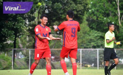 Rizsky Dwi Ramadhana penyerang Bhayangkara Sriwijaya FC Palembang selebrasi usai cetak gol ke gawang David FC. Foto : viralsumsel.com /asa