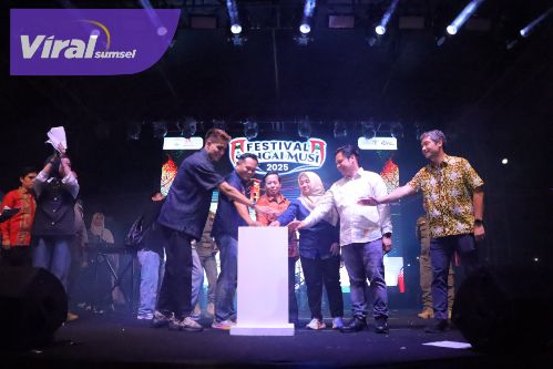 Festival Sungai Musi 2025: Aksi Flyboard, Kehadiran Aisar Khaled, dan Kejutan Lainnya di Palembang!. Foto : viralsumsel.com /nto