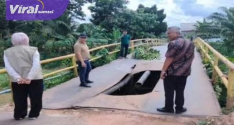 Komisi III DPRD Ogan Ilir Minta Jembatan Amblas Segera Diperbaiki, Proposal Diajukan. Foto : viralsumsel.com /jun