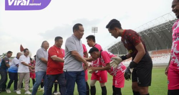 Plt Gubernur Sumsel Cik Ujang Apresiasi Turnamen Sepak Bola Siti Fatimah Cup III Tahun 2025. Foto : viralsumsel.com /win