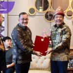Resmi, Cik Ujang Terima Surat Penunjukan sebagai Plt Gubernur Sumsel. Foto : viralsumsel.com /zep