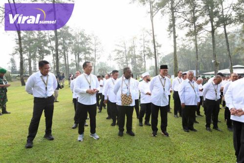 Gubernur Sumsel Herman Deru Serius dan Fokus Ikuti Semua Agenda Materi Retreat Kepala Daerah. Foto : viralsumsel.com /win
