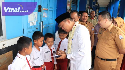 Wow! Kadisdik Palembang Bagikan Buku Ramadhan Gratis untuk Semua Siswa SD hingga SMP, Ada Apa di Dalamnya? Foto : viralsumsel.com /nto