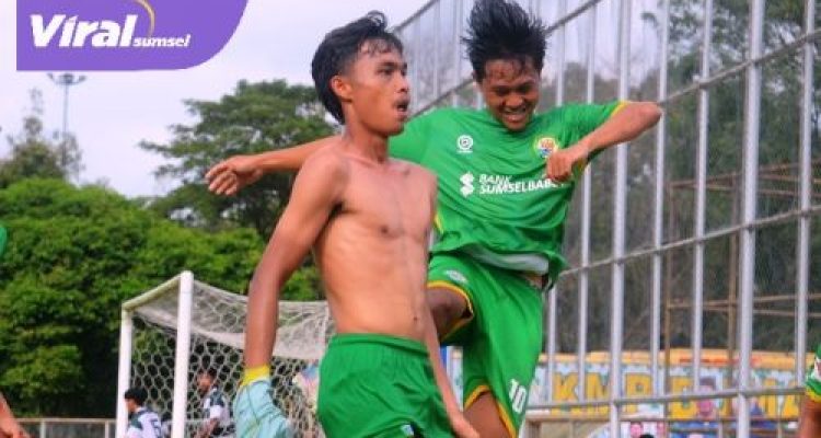 Aliff Ahmad Rayhan bomber PS Palembang selebrasi saat cetak gol ke gawang Bumara FC pada laga leg pertama final Liga 4 Sumsel di Lapangan Baseball, Palembang, Selasa, (25/2/2025). Foto : viralsumsel.com /asa